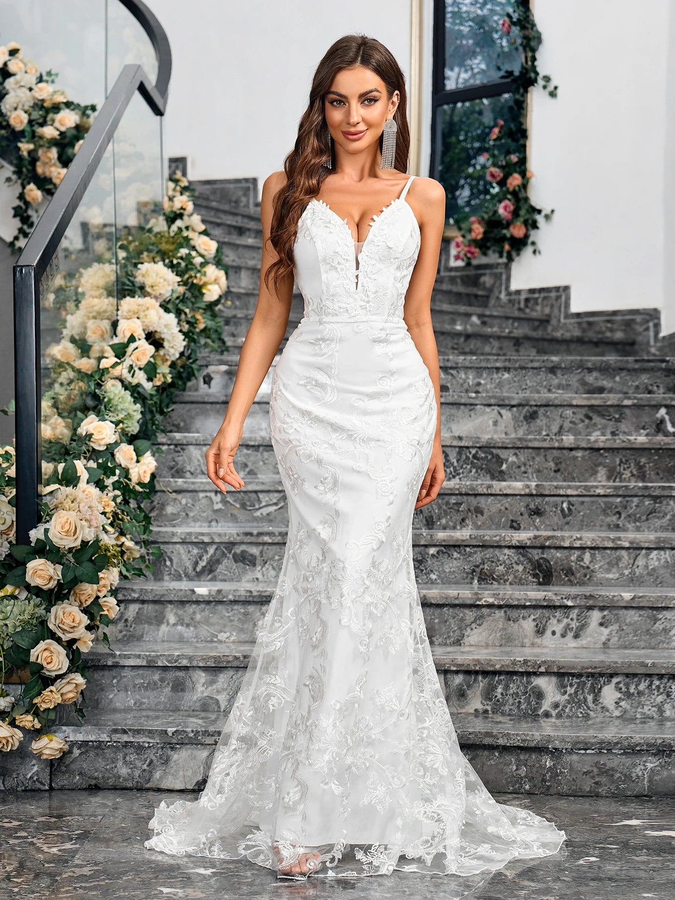 Ladies Sleeveless V-neck White Wedding Dress Gown