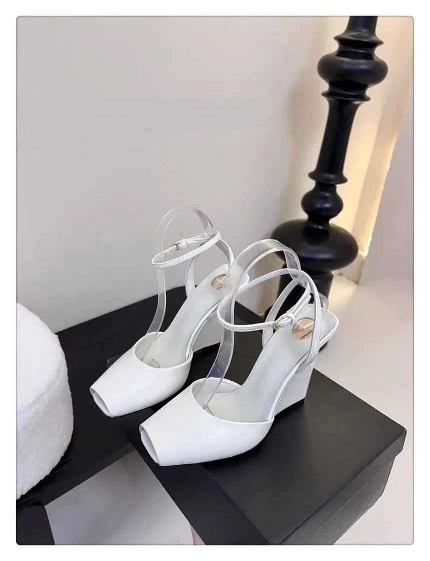 Spring and Summer] Fish Mouth  Banquet Sandals