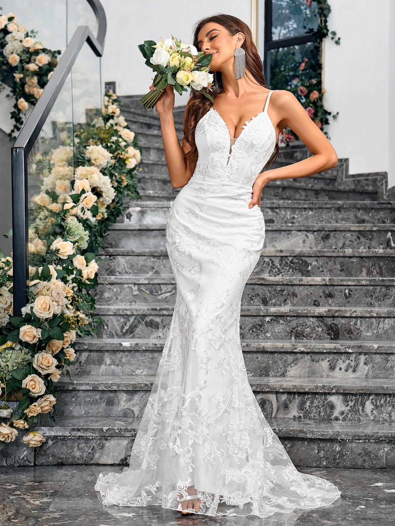 Ladies Sleeveless V-neck White Wedding Dress  Gown