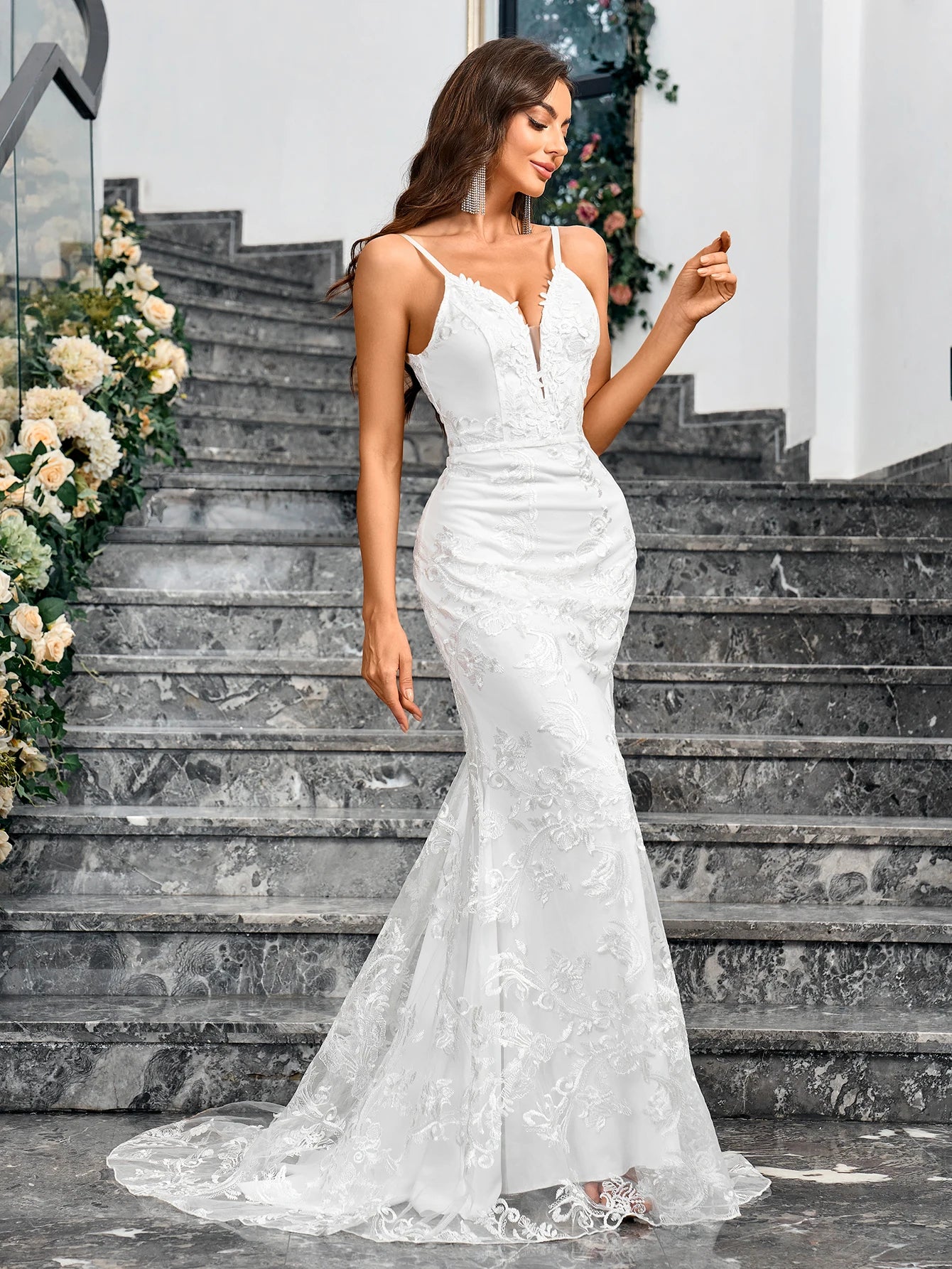 Ladies Sleeveless V-neck White Wedding Dress  Gown