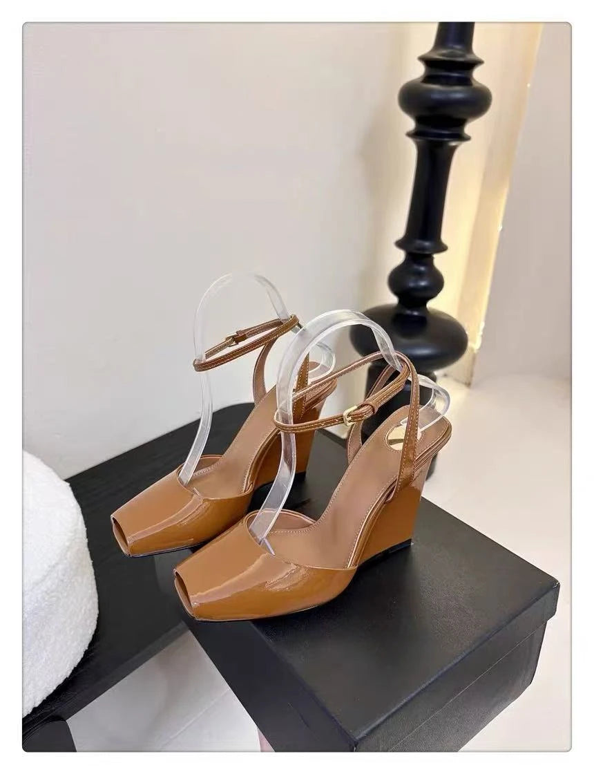 Spring and Summer] Fish Mouth  Banquet Sandals