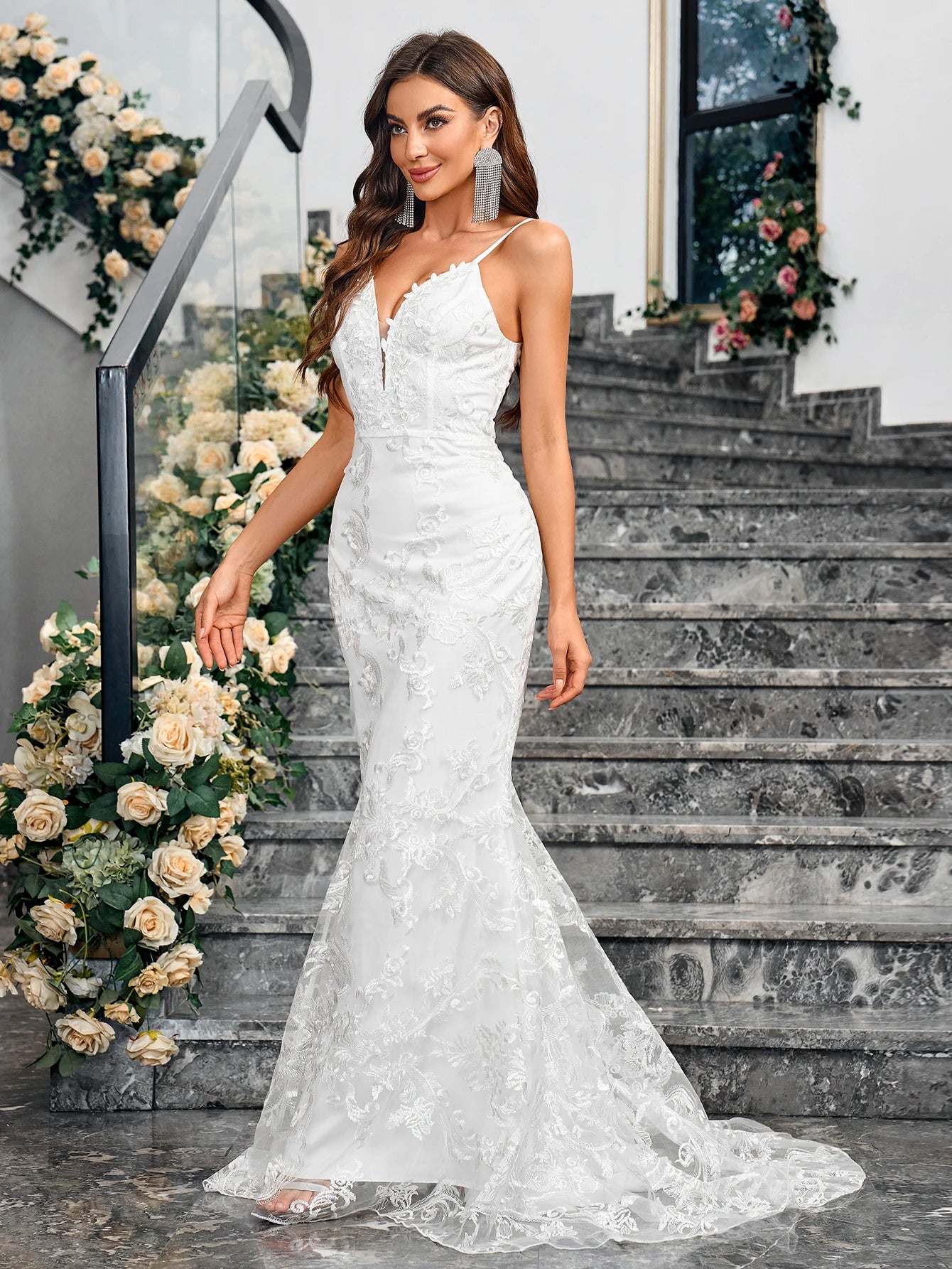 Ladies Sleeveless V-neck White Wedding Dress  Gown
