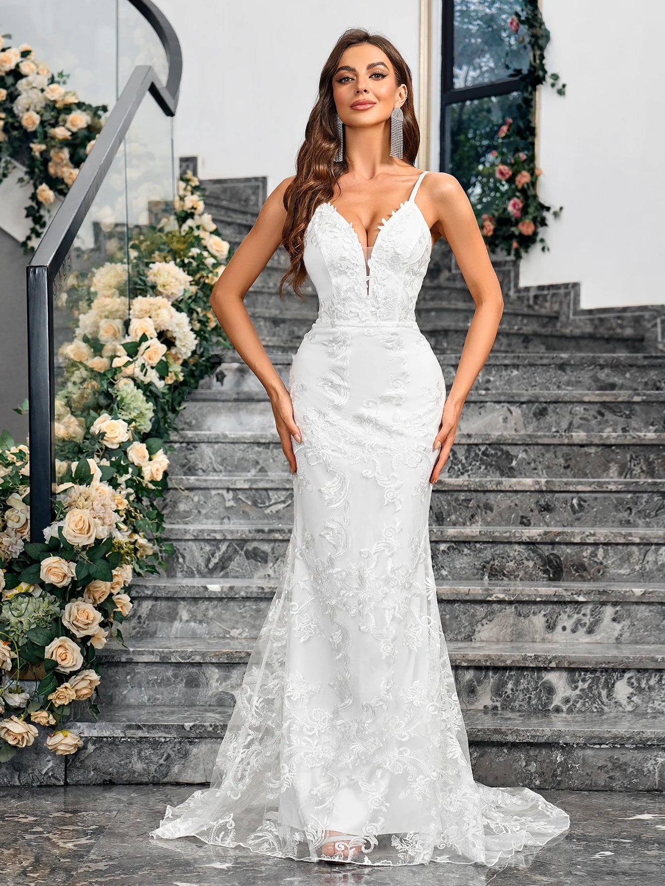 Ladies Sleeveless V-neck White Wedding Dress  Gown